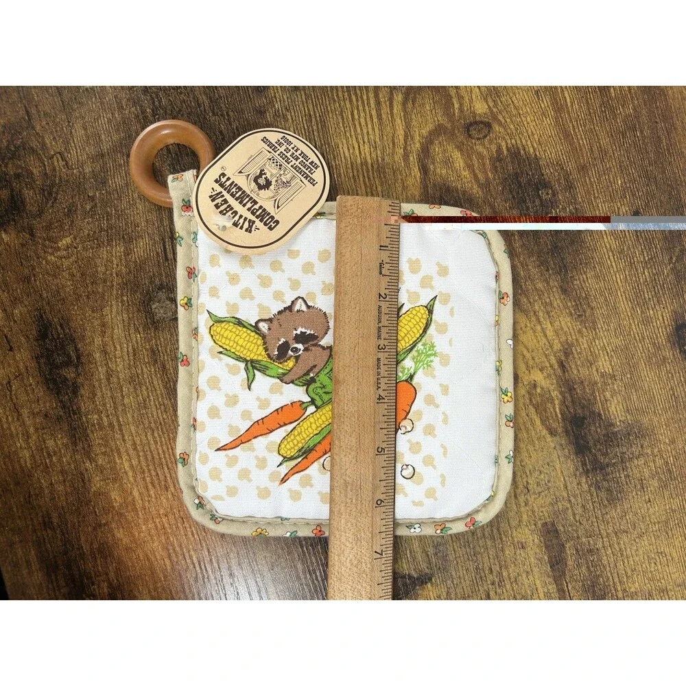 Vintage Kitchen Compliments Retro Vegetables Raccoon Pot Holder Mitt Set Decor
